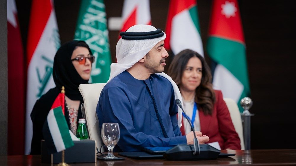 عبدالله بن زايد يشارك في اجتماعات العقبة الوزارية حول سوريا