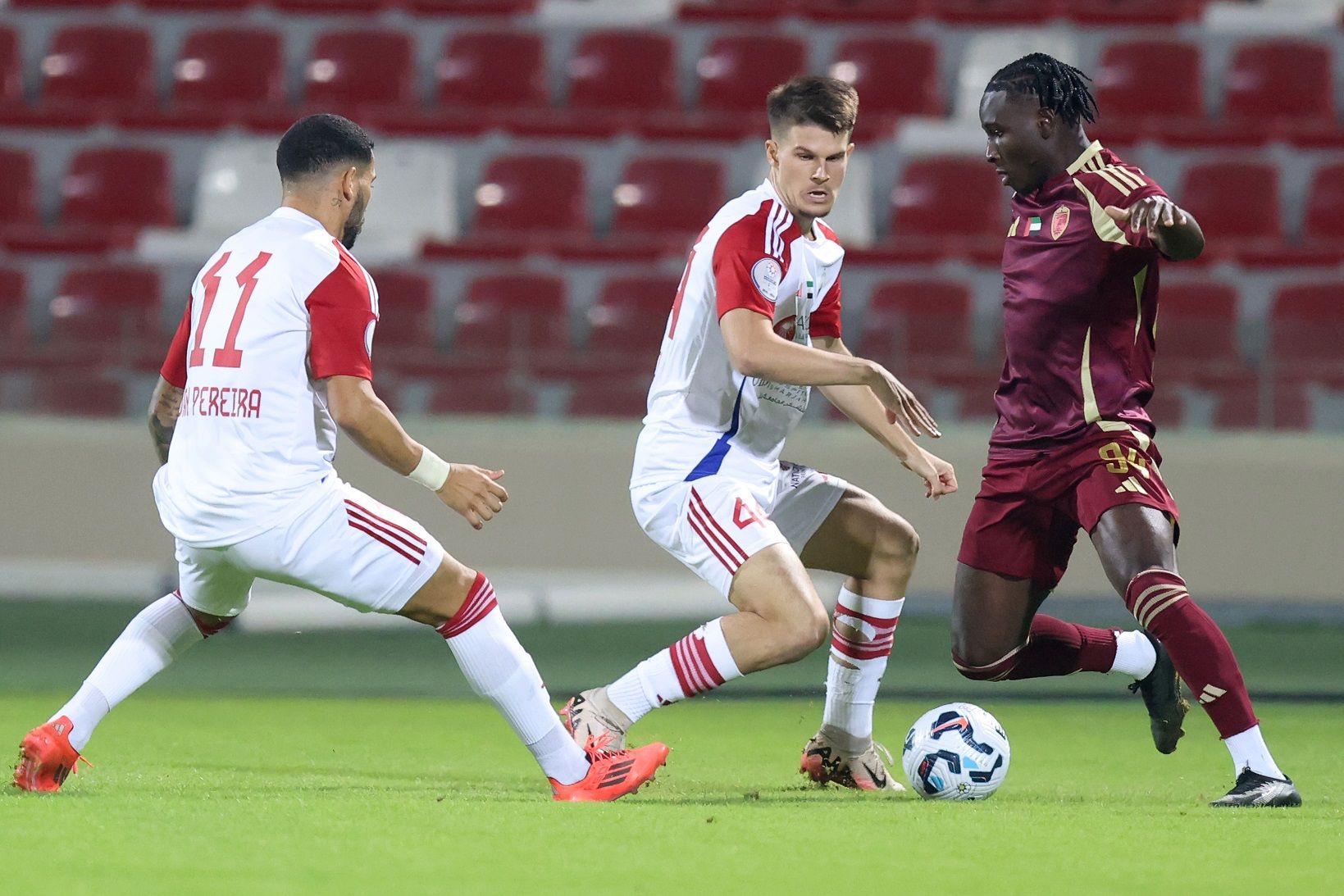 الامارات | الشارقة يحلق في قمة الدوري