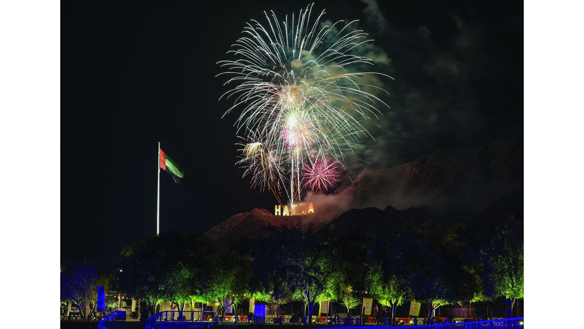 الامارات | «شِتَا حتّا» يضيء من فوق الجبال