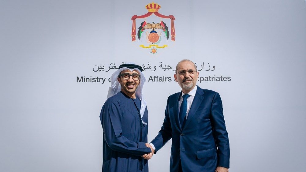 عبدالله بن زايد يشارك في اجتماعات العقبة الوزارية حول سوريا