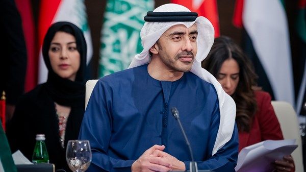 عبدالله بن زايد يشارك في اجتماعات العقبة الوزارية حول سوريا