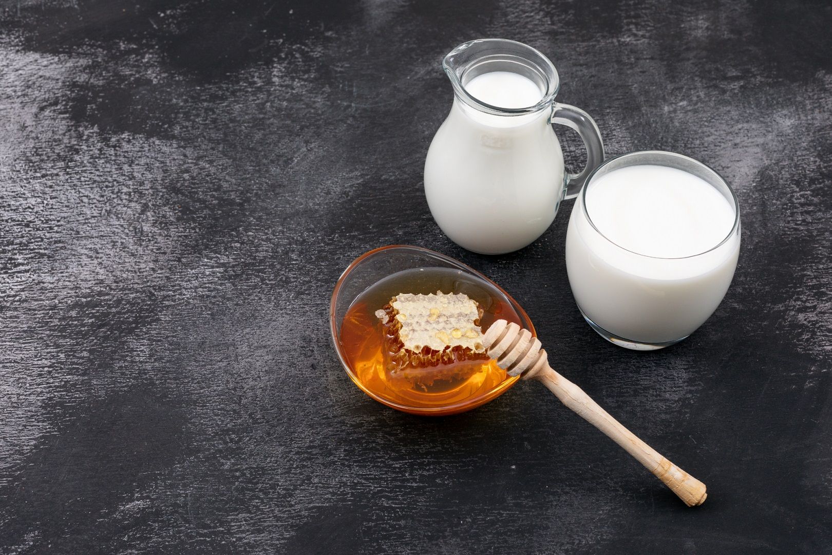 فوائد العسل للشعر الخفيف... خصائصه تجعله وصفة سحرية لجمال خصلاتك