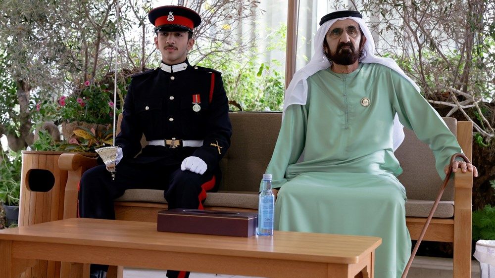 نائب رئيس الدولة يلتقي محمد بن راشد بن محمد بن راشد ويهنئه بالتخرج بتفوق من أكاديمية ساندهيرست العسكرية