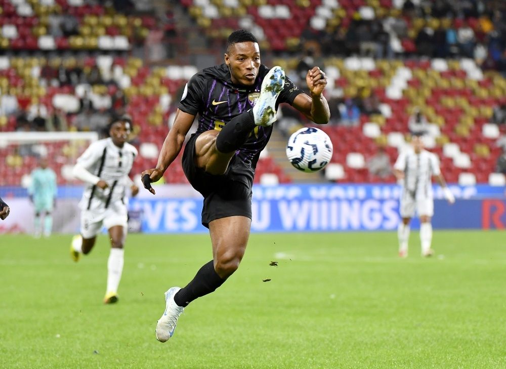 الامارات | العين يرد على هدف الجزيرة بـ «هاتريك رأسيات لابا»