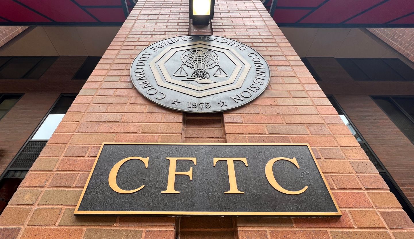 لجنة تداول السلع الآجلة الأمريكية تقاضي قسا من واشنطن بسبب مخطط بونزي للعملات المشفرة