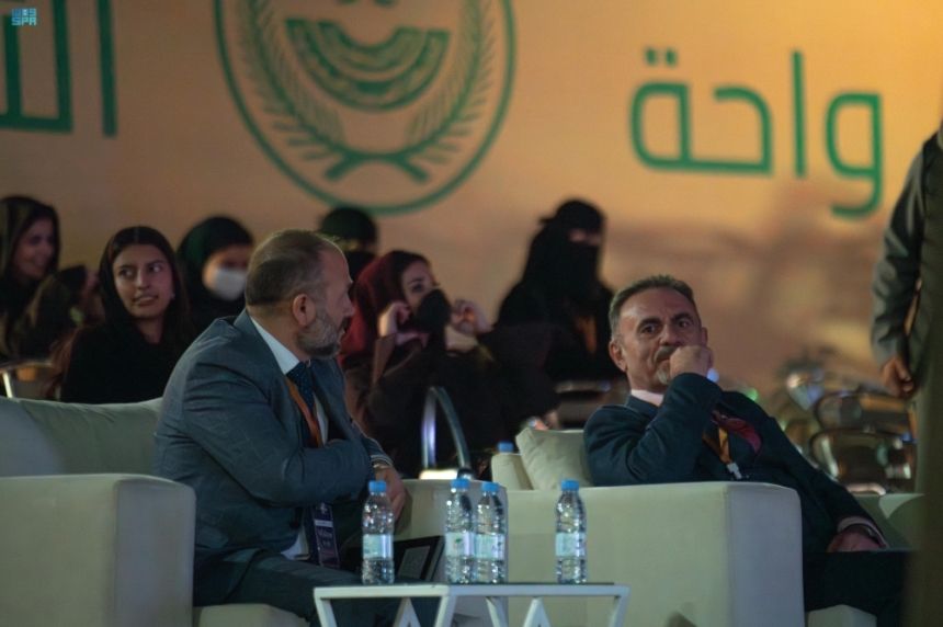 واحة الأمن.. سفراء 8 دول في ضيافة معرض الداخلية بمهرجان الإبل