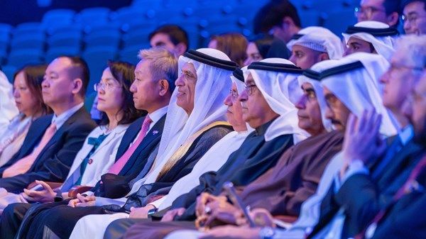 سعود بن صقر يشهد حفل فرقة «الأوتار الرباعية» في رأس الخيمة