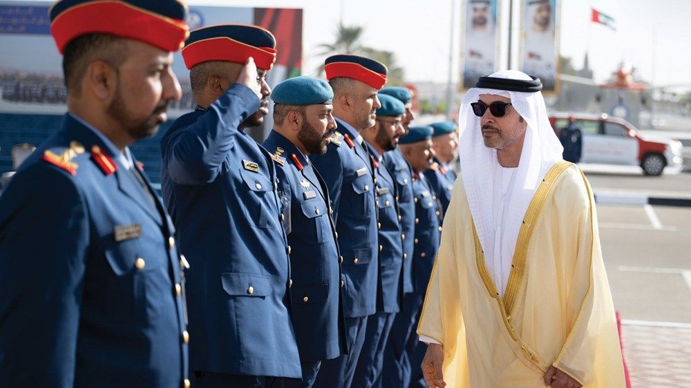 هزاع بن زايد يشهد حفل تخريج كلية خليفة بن زايد الجوية