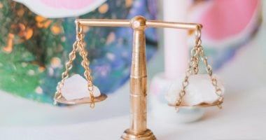 طالع الأبراج: توقعات ماجي فرح لمواليد برج الميزان 2025: حب جديد في يوليو واستعادة حقوق