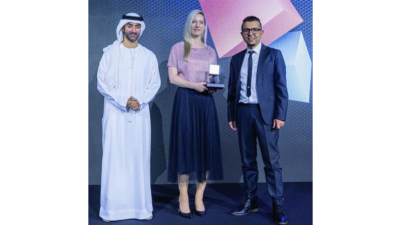 الامارات | جائزة «المواهب الشابة الإماراتية في الإعلام»  لمدير تلفزيون دبي