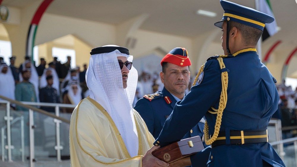 هزاع بن زايد يشهد حفل تخريج كلية خليفة بن زايد الجوية