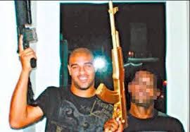 الامارات | نهاية "لاعب العصابات".. أدريانو يعتزل الكرة نادماً وباكياً بحضور جدته (فيديو)