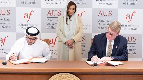 «أميركية الشارقة» و«الرابطة الفرنسية» توقعان مذكرة تفاهم