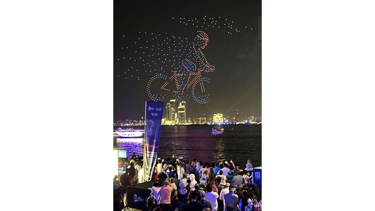 الامارات | سماء دبي تتلألأ بعروض طائرات «الدرون»