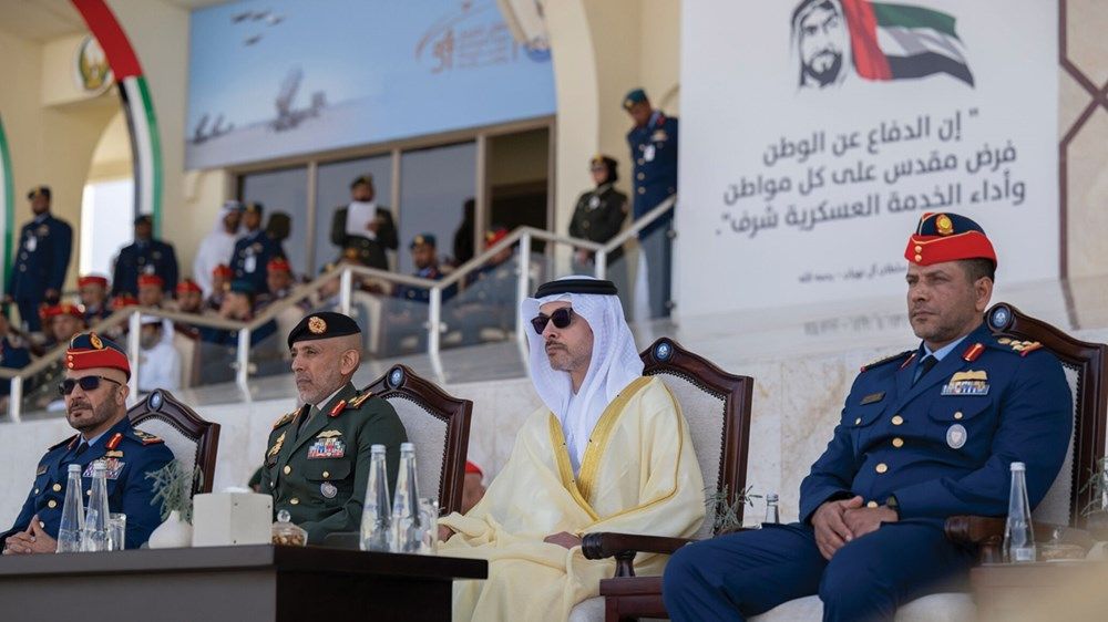 هزاع بن زايد يشهد حفل تخريج كلية خليفة بن زايد الجوية