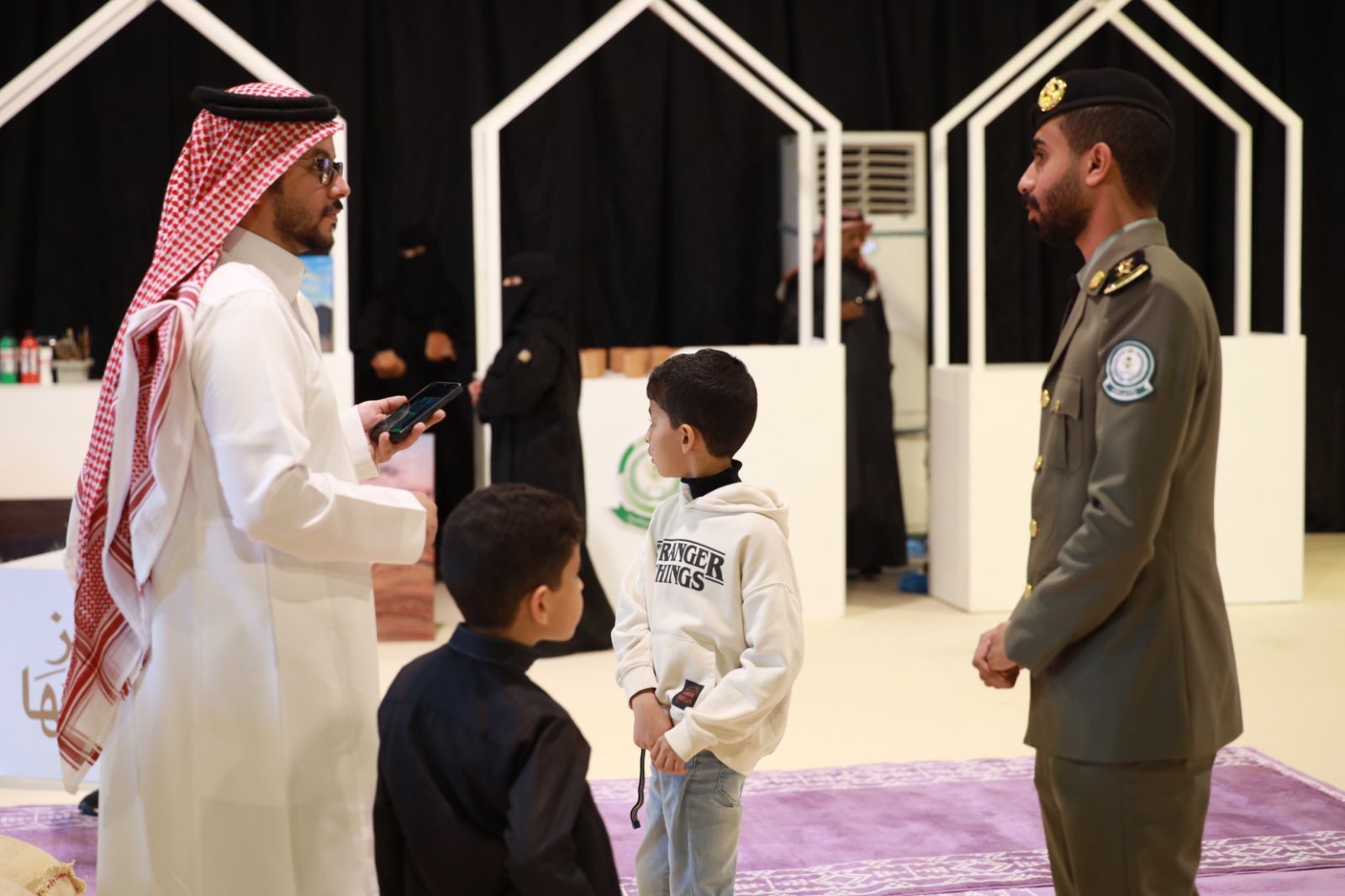 السعودية | (الأفواج الأمنية) تشارك في (واحة الأمن) بمهرجان الملك عبدالعزيز للإبل بالصياهد