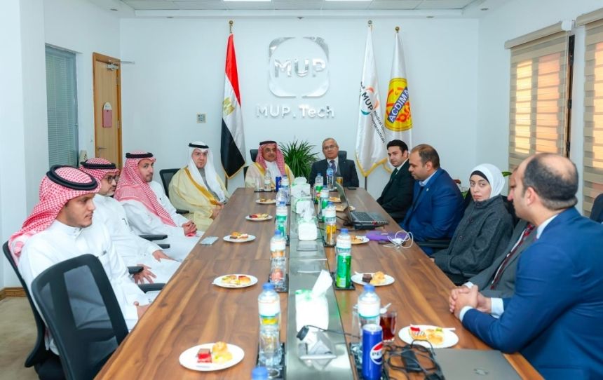 تعزيز العلاقات الاقتصادية.. وزير الصناعة يبدأ زيارة رسمية إلى مصر