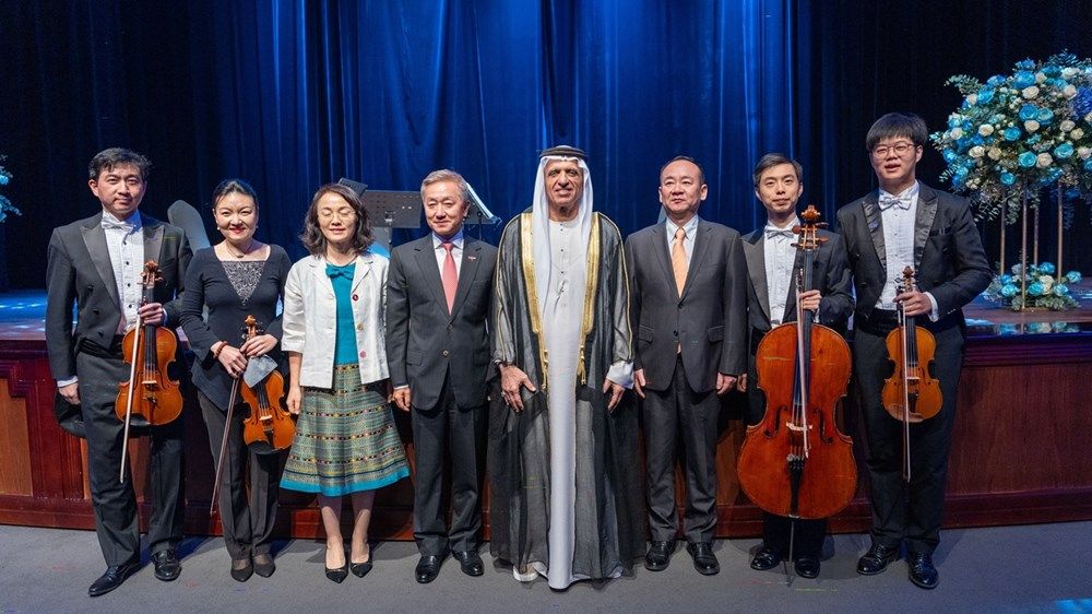 سعود بن صقر يشهد حفل فرقة «الأوتار الرباعية» في رأس الخيمة