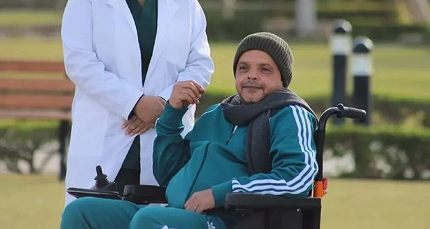 محمد هنيدي على كرسي متحرك.. الحقيقة الكاملة