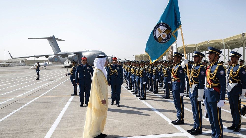 هزاع بن زايد يشهد حفل تخريج كلية خليفة بن زايد الجوية