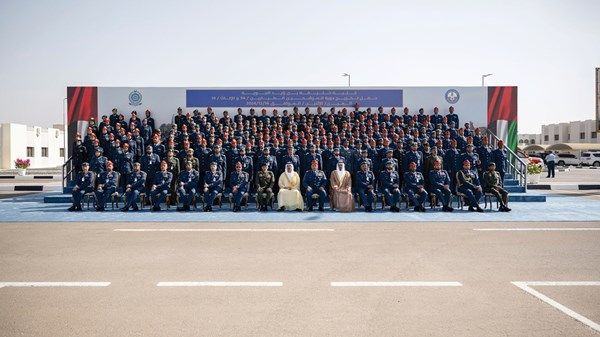 هزاع بن زايد يشهد حفل تخريج كلية خليفة بن زايد الجوية