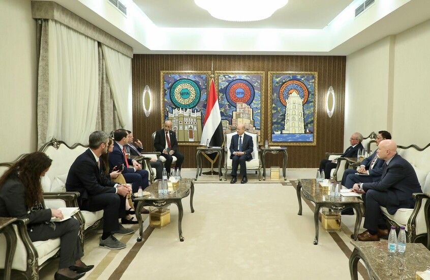 الخليج اليوم .. الرئاسي اليمني يطالب بتصنيف الحوثيين "منظمة إرهابية"