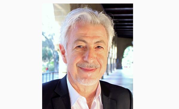 محمد بن راشد يهنئ البروفيسور السوري أسامة خطيب لفوزه بجائزة «نوابغ العرب 2024» عن فئة الهندسة والتكنولوجيا