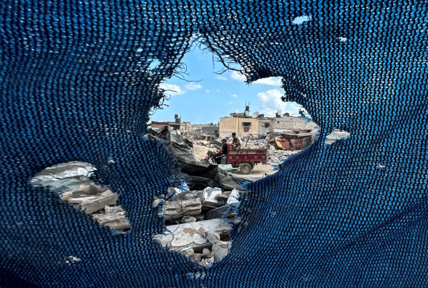 استشهاد أربعة فلسطينيين في إطلاق نار وقصف إسرائيلي بالضفة الغربية وقطاع غزة