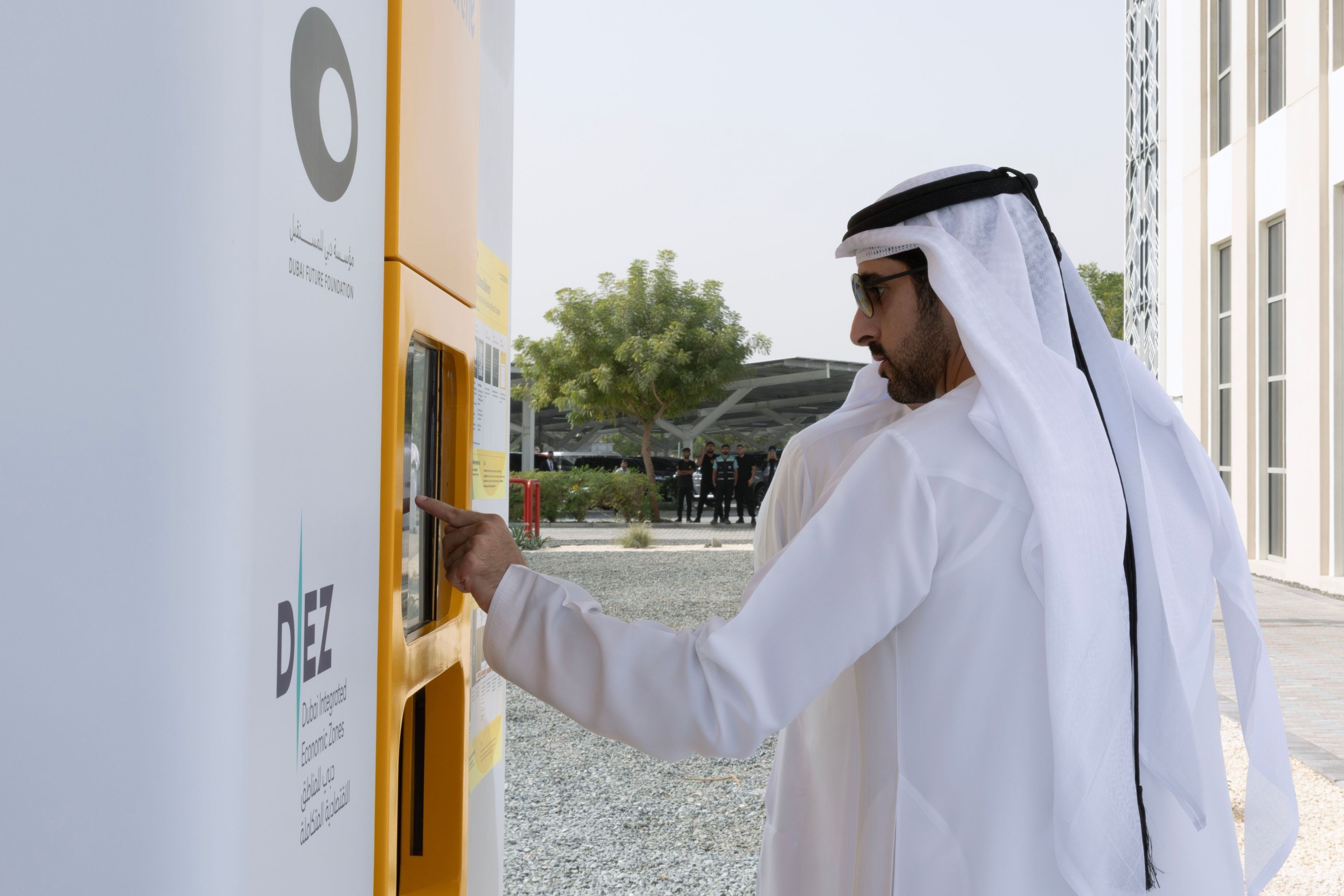 الامارات | حمدان بن محمد يطلق نظام التوصيل بالطائرات بدون طيار الأول من نوعه في المنطقة