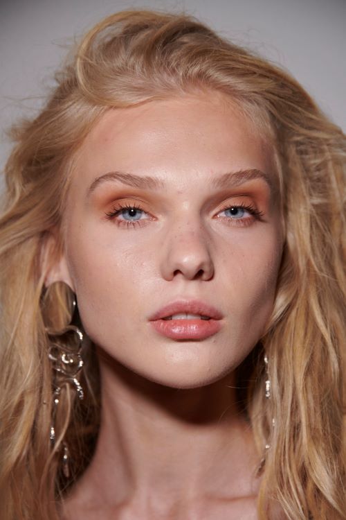 أكثر صيحات المكياج رواجاً في عام 2024 بحسب عروض الأزياء العالمية