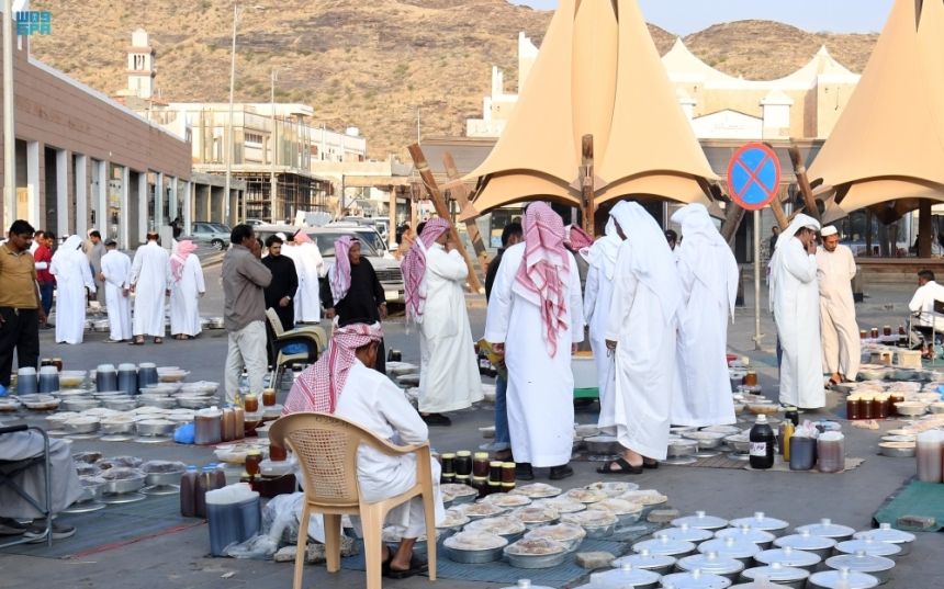 سوق العسل في محايل.. نافذة اقتصادية للمنتجات المحلية في عسير