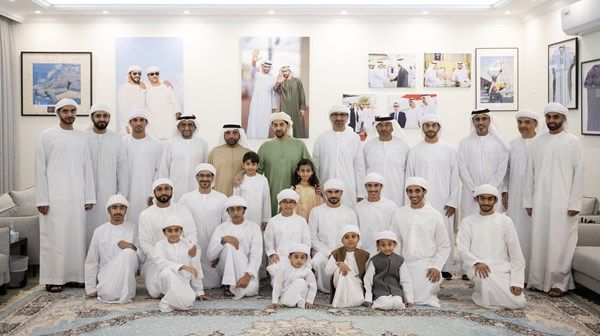 حمدان بن زايد يزور عارف العواني وغانم المزروعي بمنزليهما بمدينة السلع