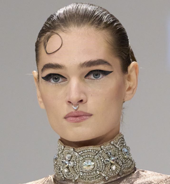 أكثر صيحات المكياج رواجاً في عام 2024 بحسب عروض الأزياء العالمية