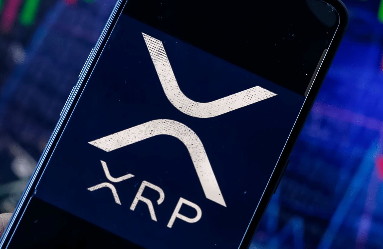 عملة الريبل تستعيد المركز الثالث بعد ارتفاع بنسبة 14% والبيتكوين يقترب من مستوى 108 ألف دولار