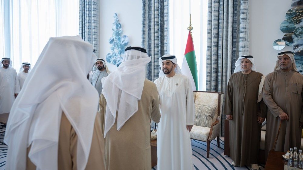 حمدان بن زايد يستقبل عدداً من المواطنين في قصر الظنة