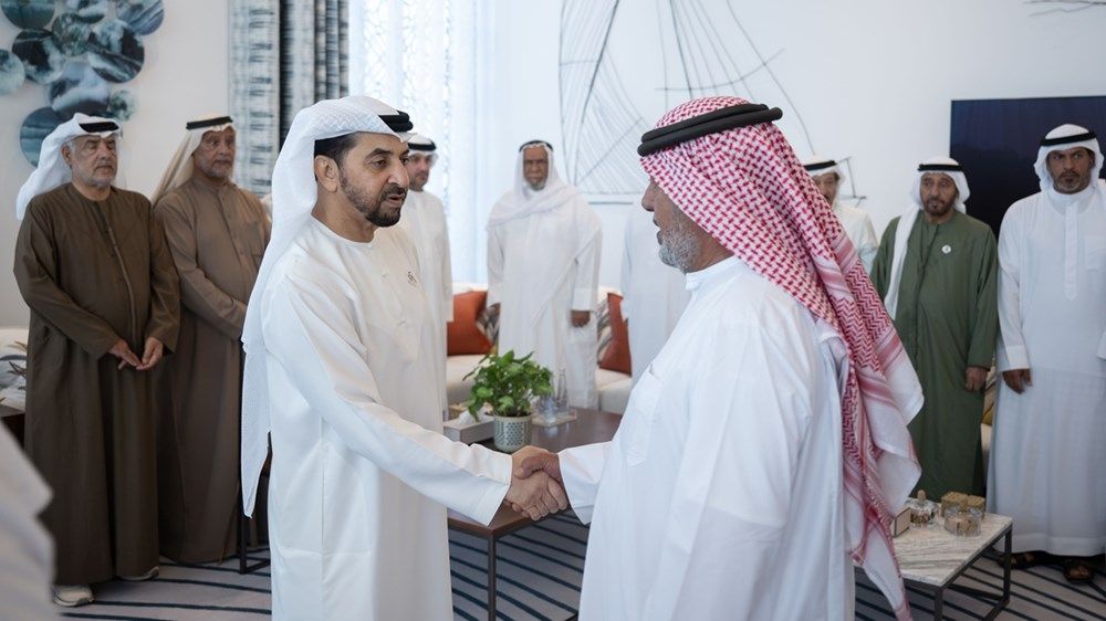 حمدان بن زايد يستقبل عدداً من المواطنين في قصر الظنة
