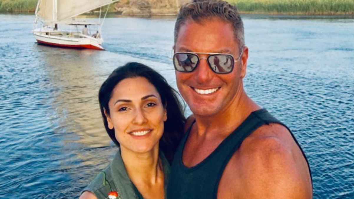 دفتر أحوال النجوم.. زوجة تامر هجرس تجري عملية بالقلب وشيكو مصاب في رجله