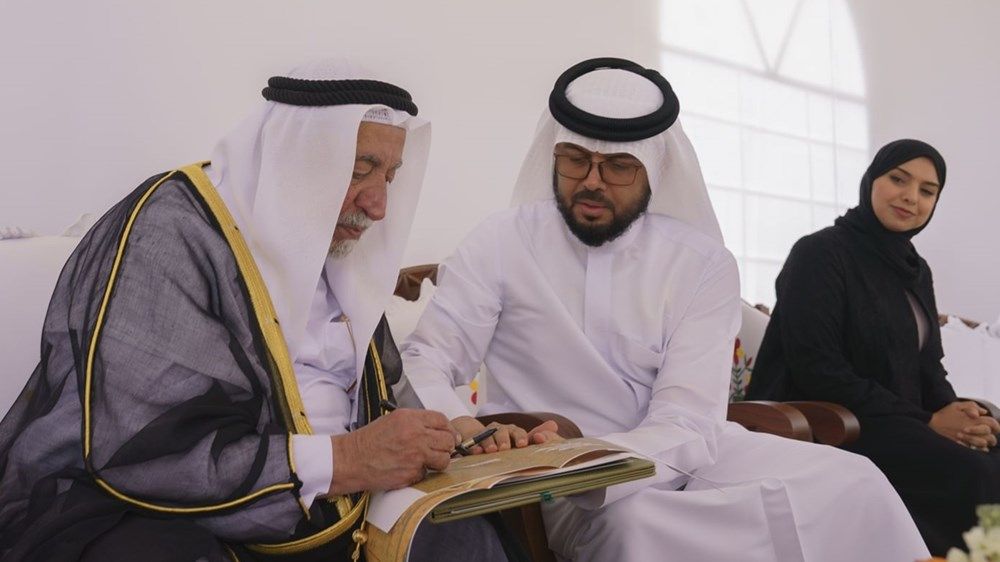 حاكم الشارقة يتفقد مزرعة القمح في مليحة
