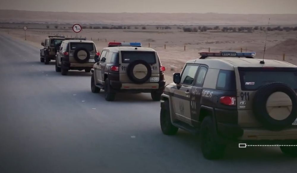 رحلة تطور المركبات الأمنية تجذب كل زوار معرض وزارة الداخلية