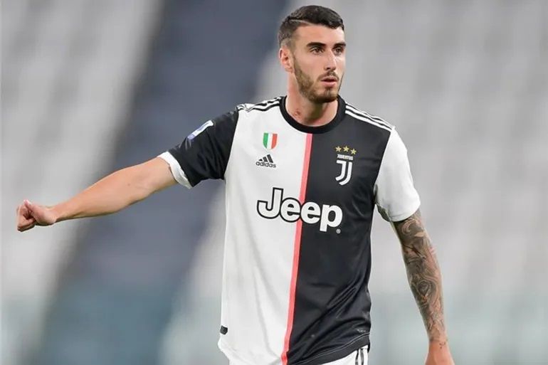 الامارات | مرض خطير يجبر نجماً إيطالياً على الاعتزال بعمر 26 سنة!