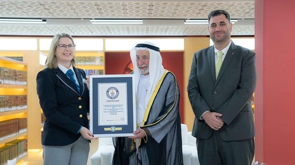حاكم الشارقة يتسلم شهادة موسوعة غينيس للمعجم التاريخي للغة العربية