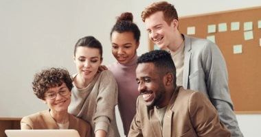 طالع الأبراج: 4 أبراج معروفة بسهولة التواصل مع الآخرين من غير حواجز