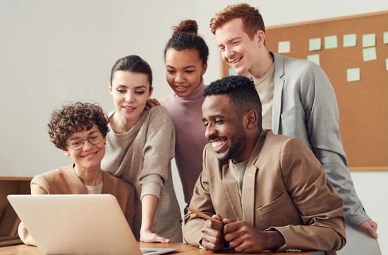 طالع الأبراج: 4 أبراج معروفة بسهولة التواصل مع الآخرين من غير حواجز