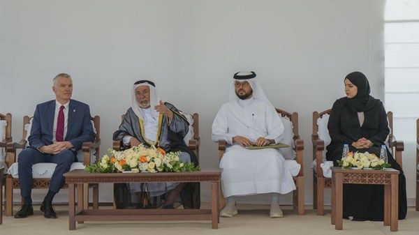 حاكم الشارقة يتفقد مزرعة القمح في مليحة