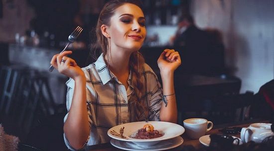 طالع الأبراج: 4 أبراج بتنسى حزنها على الإكس بالأكل.. الحمل والميزان أبرزهم