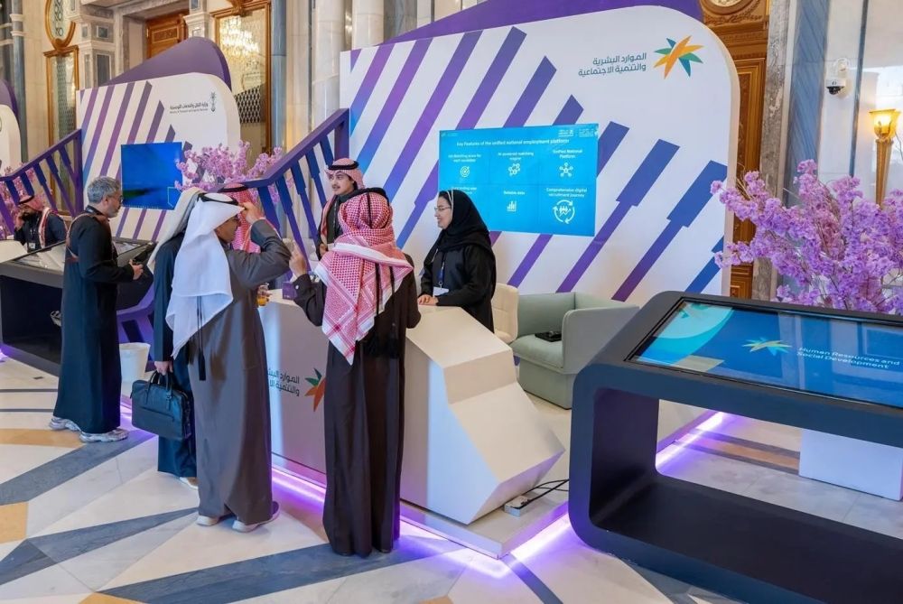 "حوكمة الإنترنت" ينقل تجربة المملكة في التحول الرقمي إلى العالم