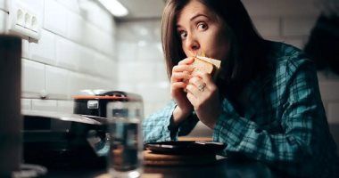 طالع الأبراج: 4 أبراج بتنسى حزنها على الإكس بالأكل.. الحمل والميزان أبرزهم