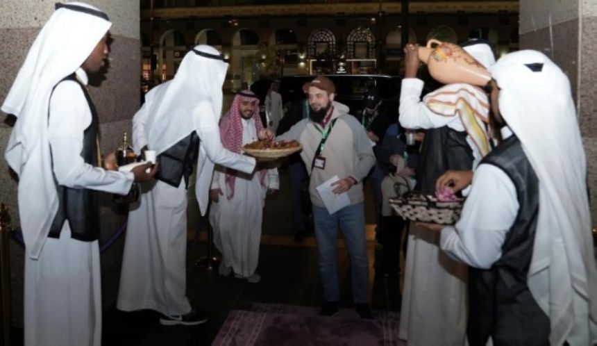 صور.. اكتمال وصول الدفعة الثانية من ضيوف برنامج خادم الحرمين للعمرة