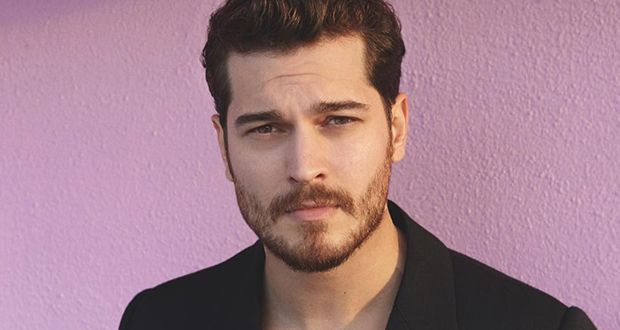 شاتاي أولوسوي في علاقة حب جديدة وديميت اوزدمير شريكته المقبلة