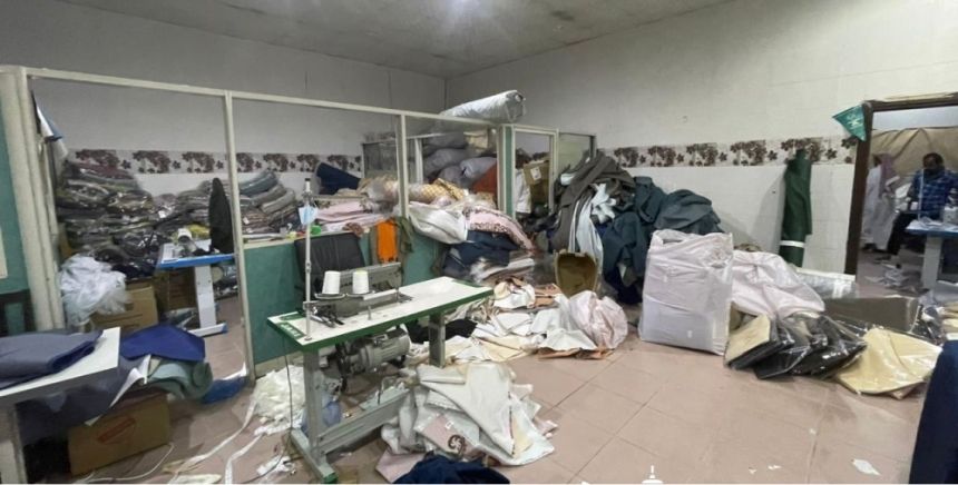 صور| "التجارة": ضبط 6 أطنان مواد غذائية منتهية الصلاحية بمستودع في جدة